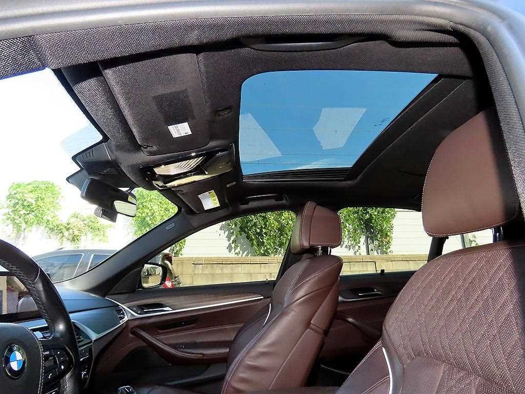 BMW 5시리즈 5시리즈 (G30) 520d xDrive M 스포츠 플러스 이미지 17