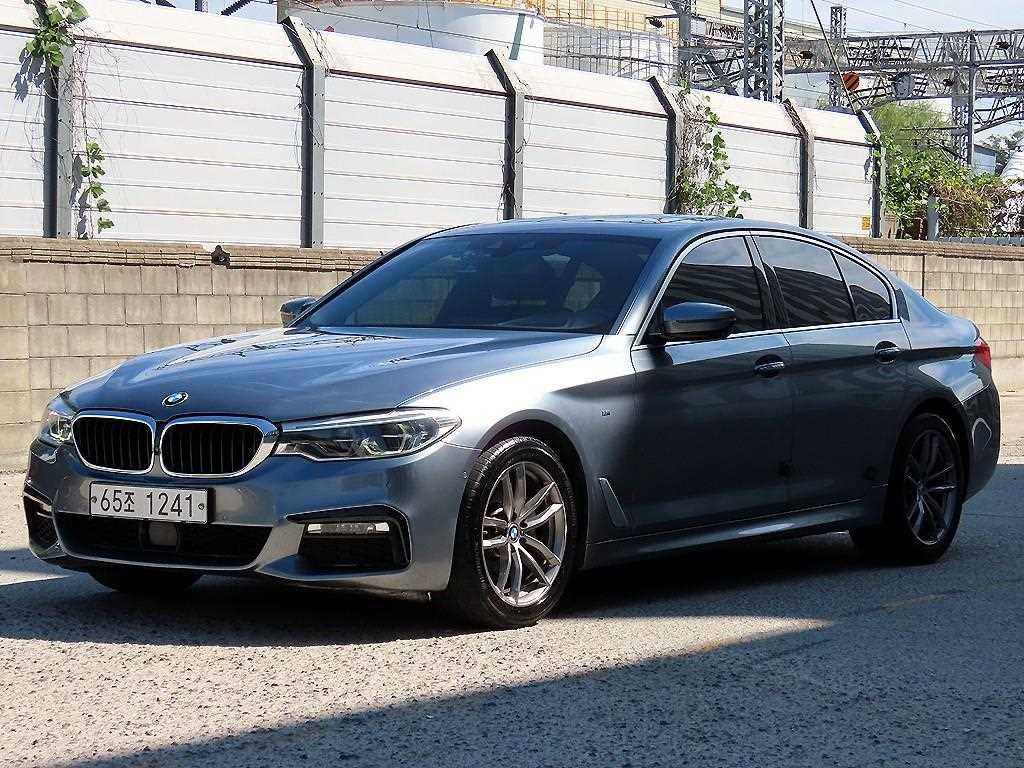 BMW 5시리즈 5시리즈 (G30) 520d xDrive M 스포츠 플러스 이미지 2
