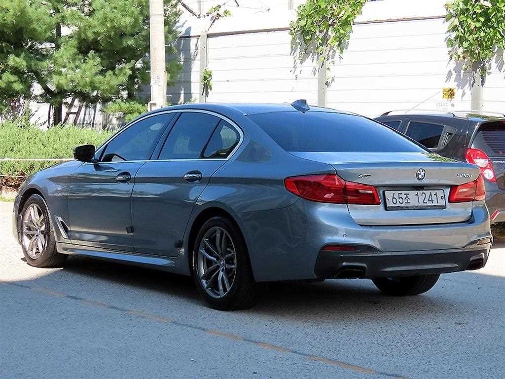 BMW 5시리즈 5시리즈 (G30) 520d xDrive M 스포츠 플러스 이미지 3