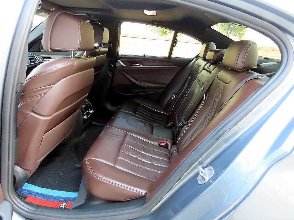 BMW 5시리즈 5시리즈 (G30) 520d xDrive M 스포츠 플러스 이미지 6