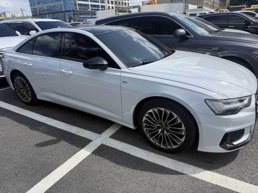 아우디 A6 A6 (C8) 45 TFSI 콰트로 프리미엄 이미지 2