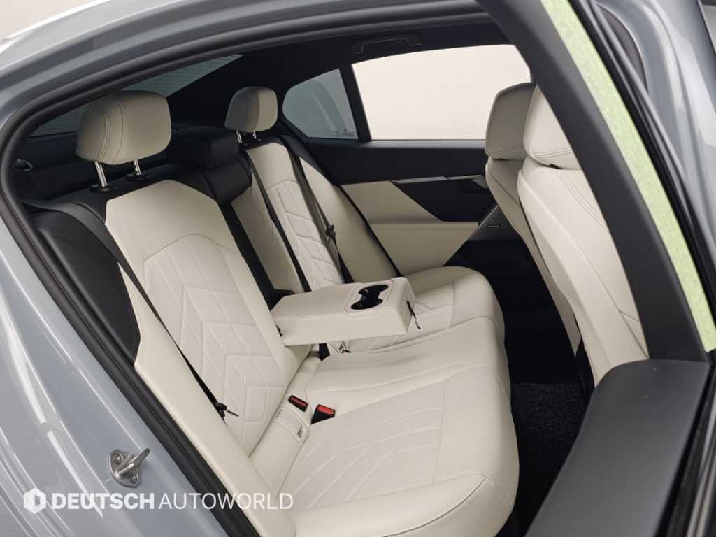 BMW 5시리즈 5시리즈 (G60) 520i 기본형 이미지 12