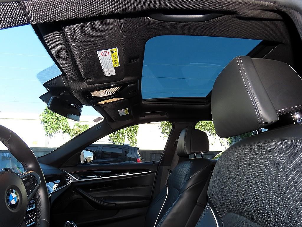 BMW 5시리즈 5시리즈 (G30) 530i xDrive M 스포츠 플러스 이미지 17
