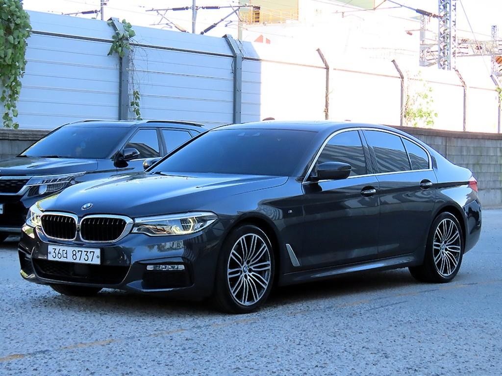 BMW 5시리즈 5시리즈 (G30) 530i xDrive M 스포츠 플러스 이미지 2