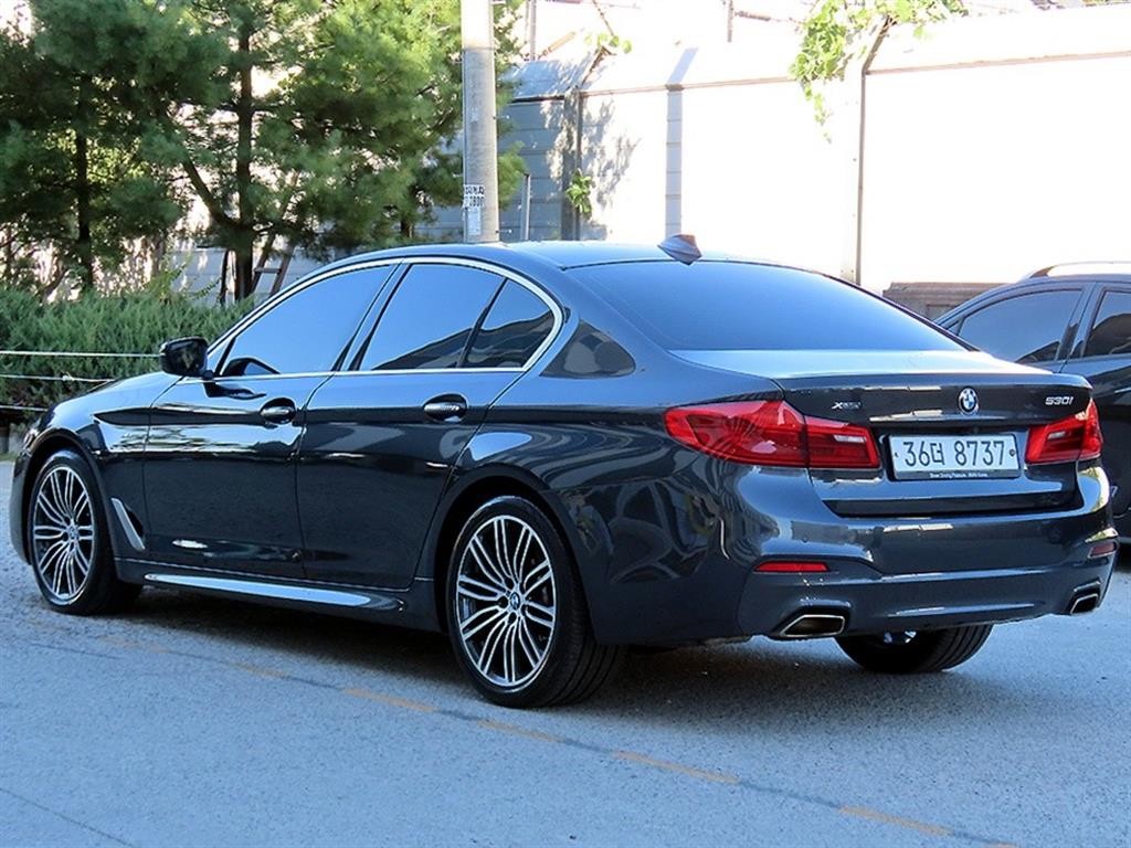 BMW 5시리즈 5시리즈 (G30) 530i xDrive M 스포츠 플러스 이미지 3