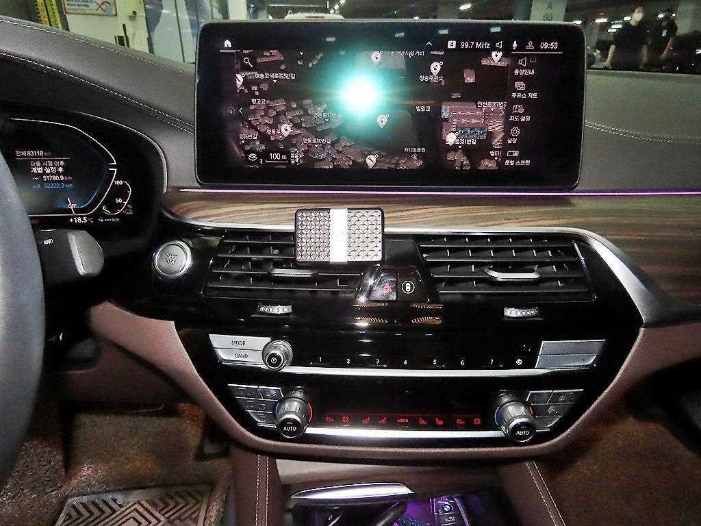 BMW 5시리즈 5시리즈 (G30) 530e M 스포츠 이미지 11
