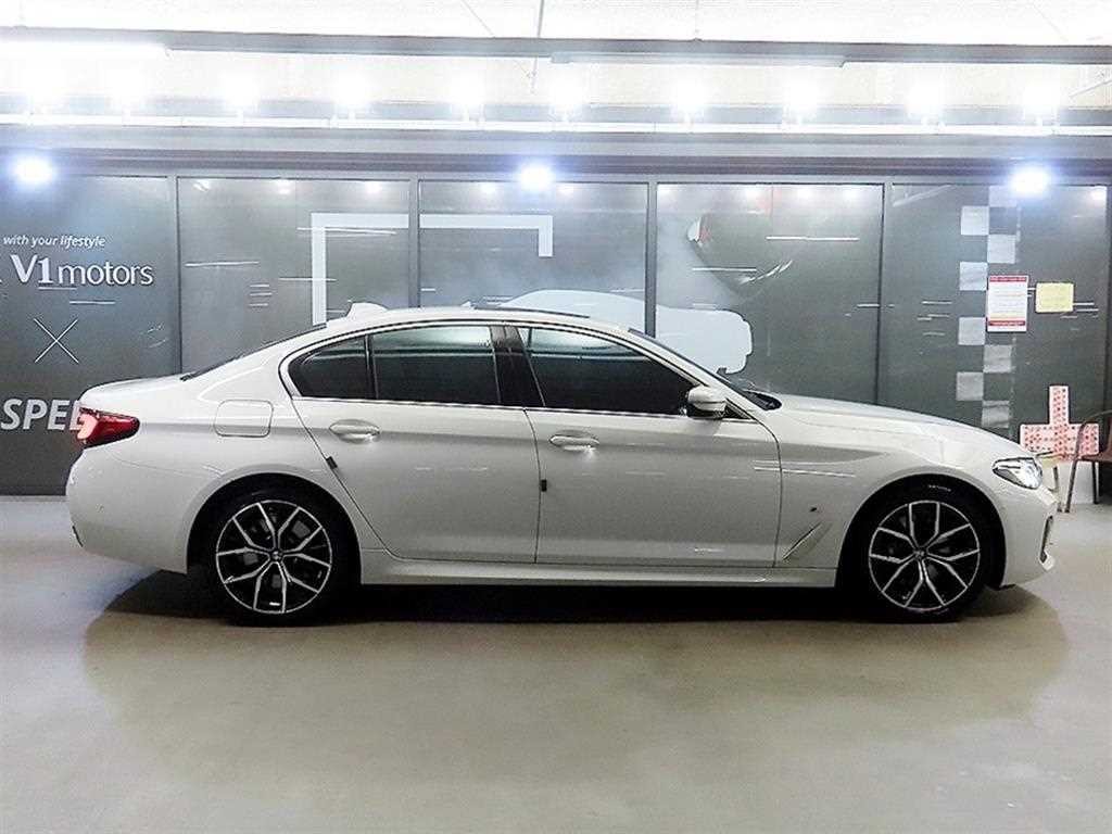 BMW 5시리즈 5시리즈 (G30) 530e M 스포츠 이미지 3