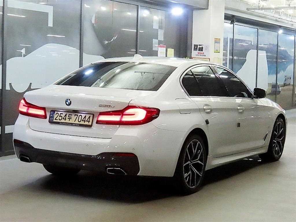 BMW 5시리즈 5시리즈 (G30) 530e M 스포츠 이미지 4
