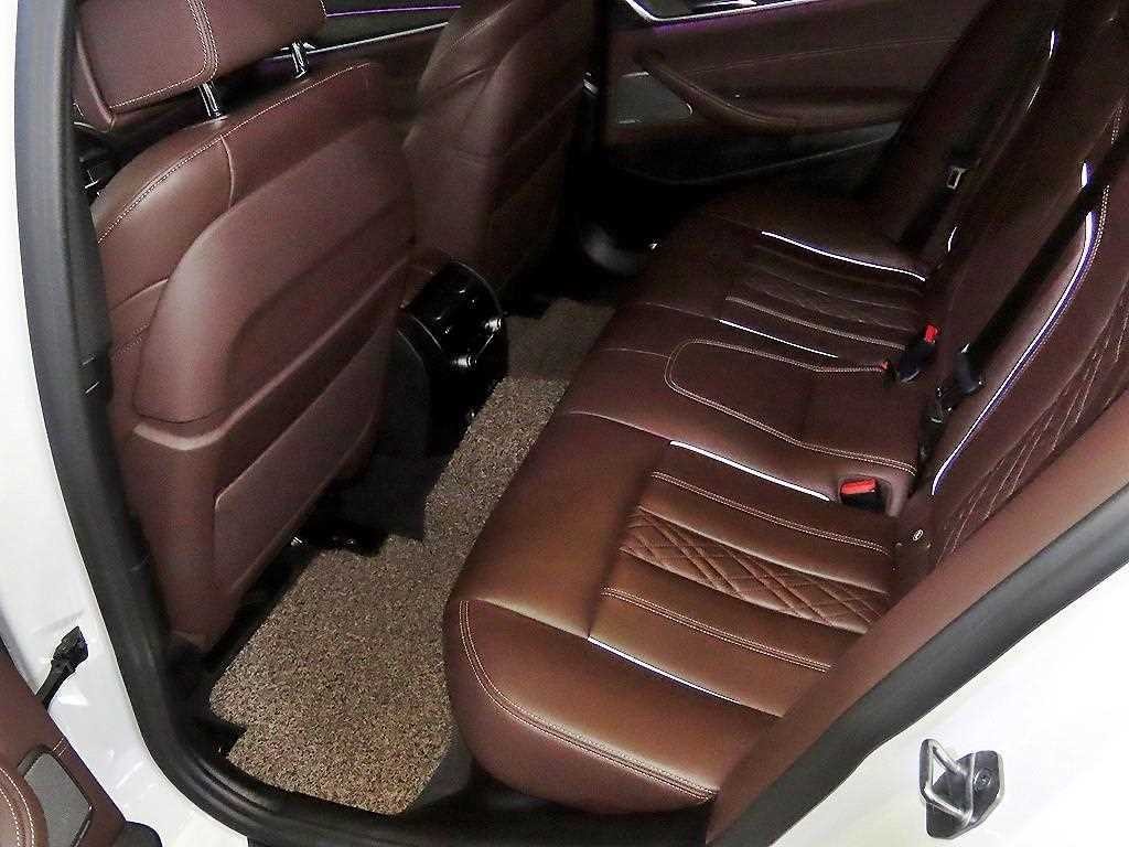 BMW 5시리즈 5시리즈 (G30) 530e M 스포츠 이미지 7
