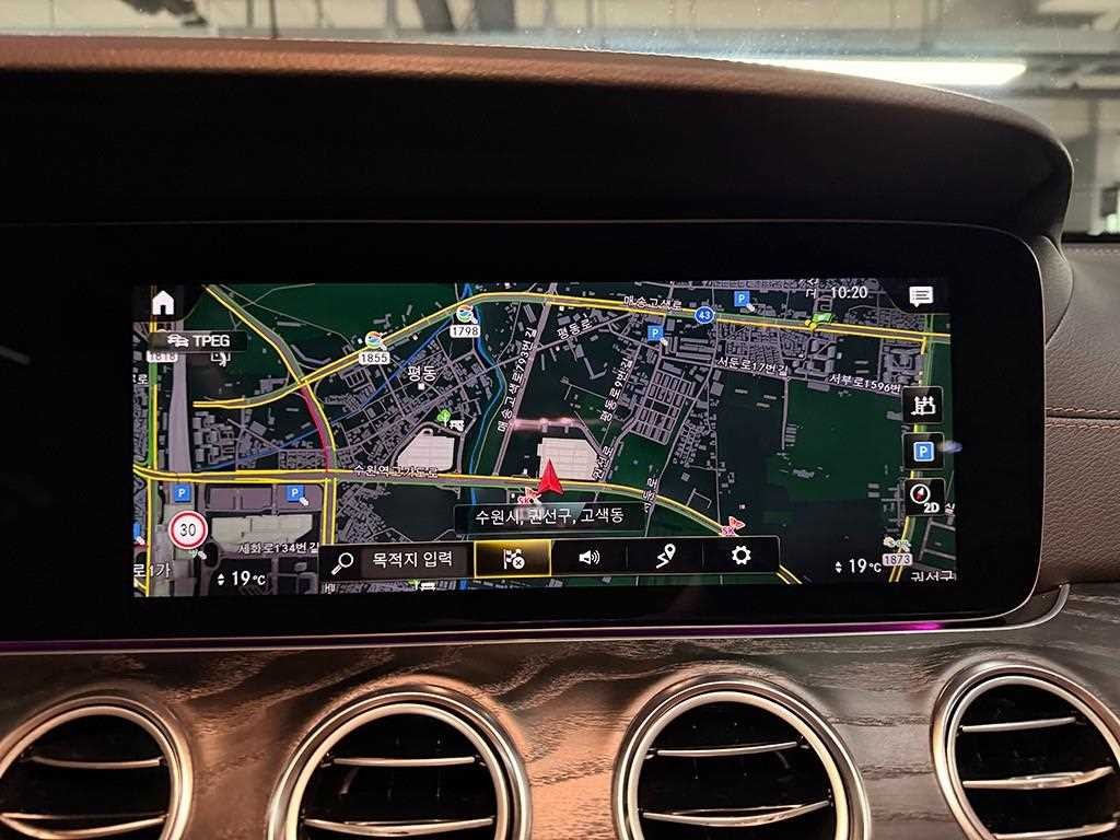 벤츠 E 클래스 E-클래스 W213 E220d 4MATIC AMG라인 이미지 10