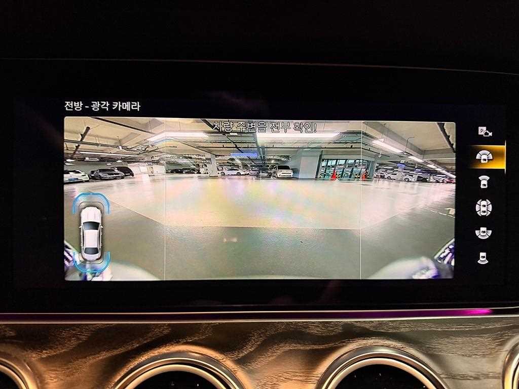 벤츠 E 클래스 E-클래스 W213 E220d 4MATIC AMG라인 이미지 12