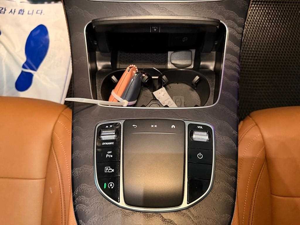 벤츠 E 클래스 E-클래스 W213 E220d 4MATIC AMG라인 이미지 13