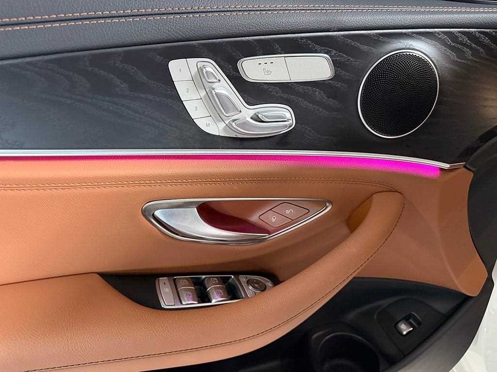 벤츠 E 클래스 E-클래스 W213 E220d 4MATIC AMG라인 이미지 14