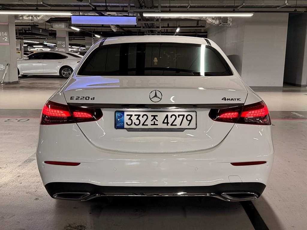 벤츠 E 클래스 E-클래스 W213 E220d 4MATIC AMG라인 이미지 4