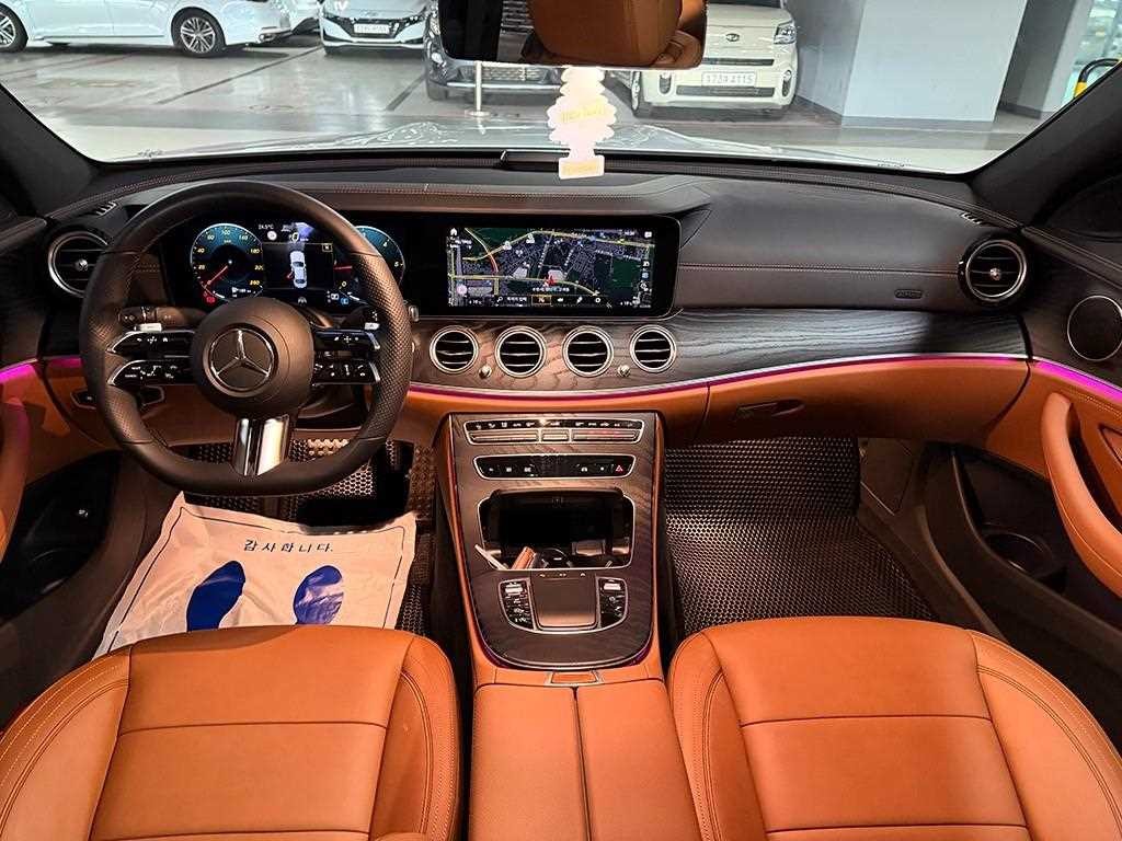 벤츠 E 클래스 E-클래스 W213 E220d 4MATIC AMG라인 이미지 6