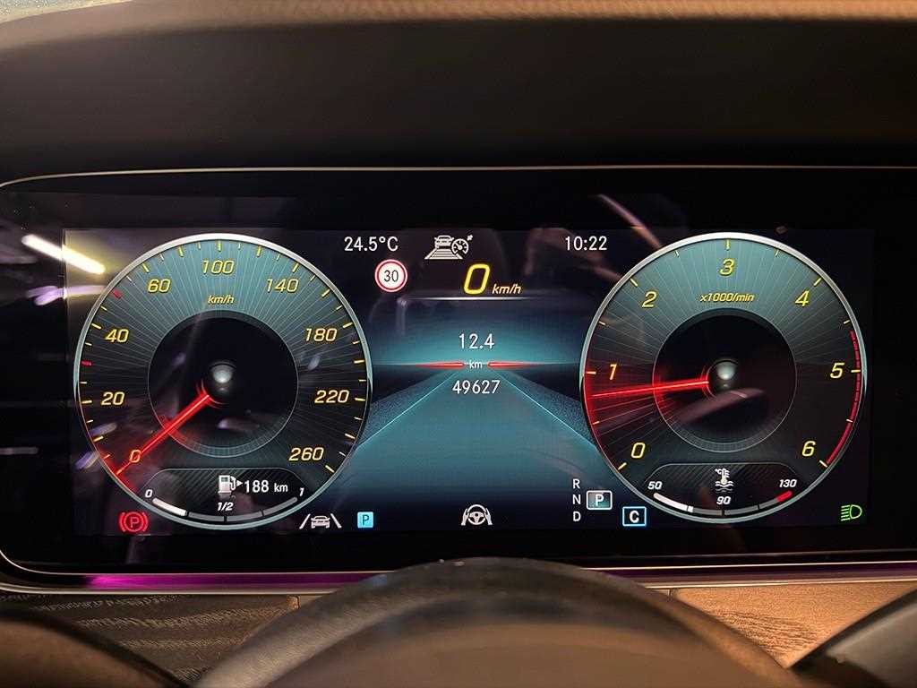 벤츠 E 클래스 E-클래스 W213 E220d 4MATIC AMG라인 이미지 8