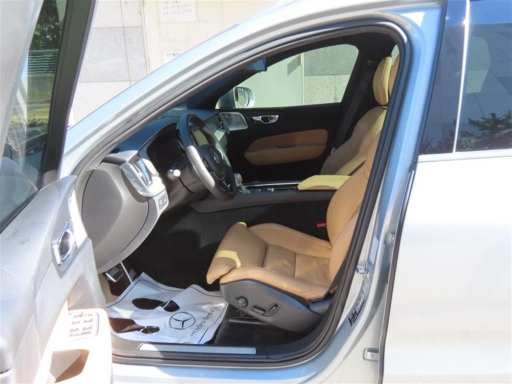 볼보 XC60 XC60(2세대) D4 AWD 인스크립션 이미지 13