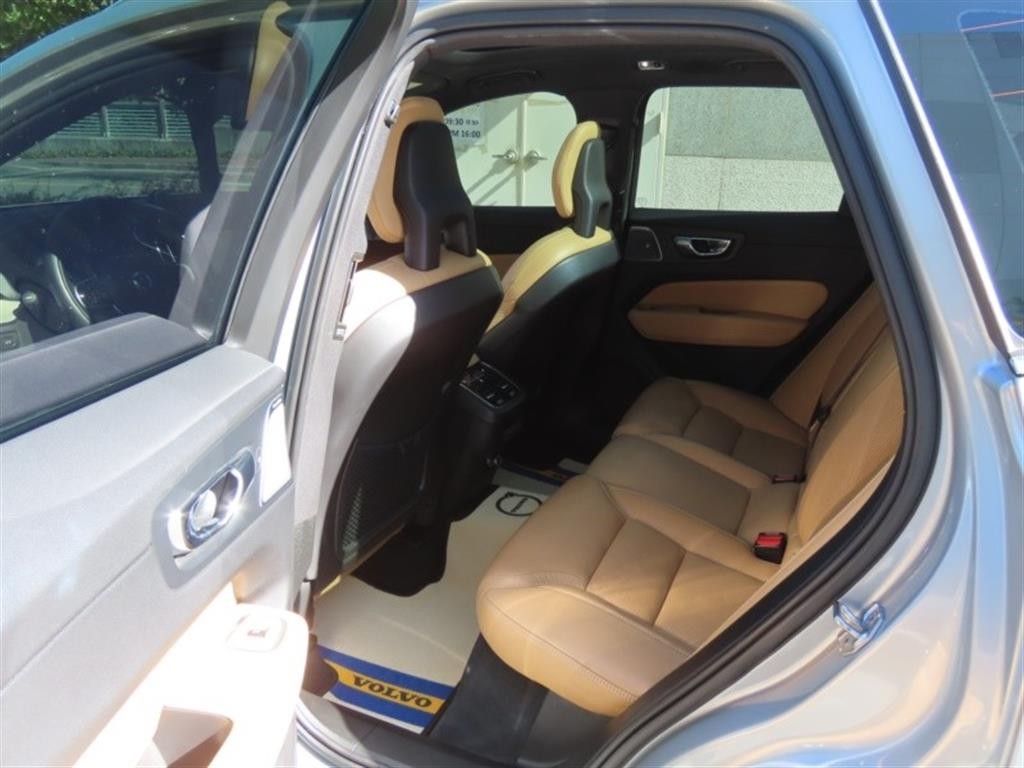볼보 XC60 XC60(2세대) D4 AWD 인스크립션 이미지 14