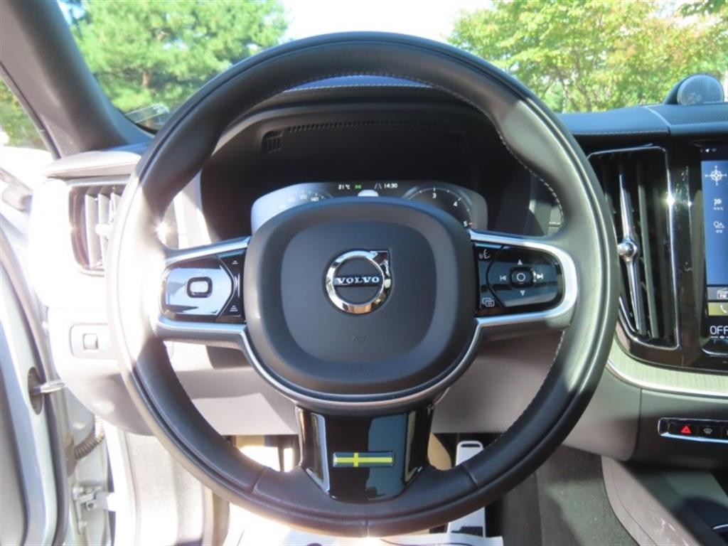 볼보 XC60 XC60(2세대) D4 AWD 인스크립션 이미지 15