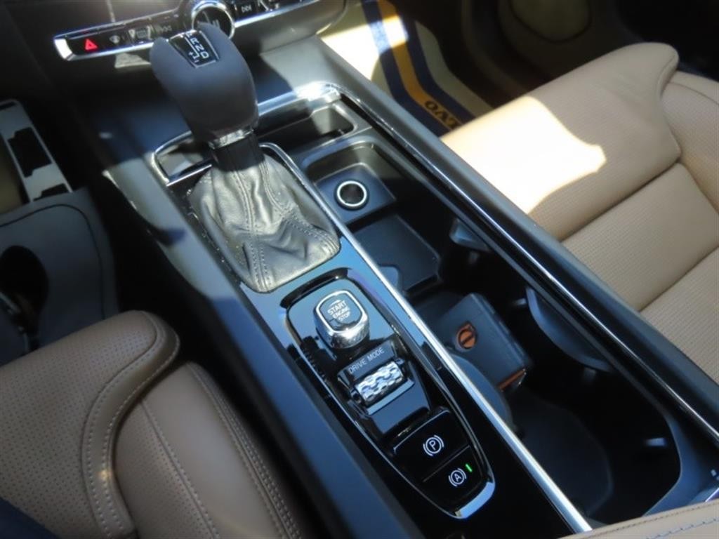 볼보 XC60 XC60(2세대) D4 AWD 인스크립션 이미지 6