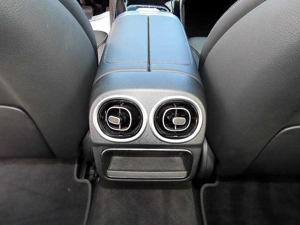 벤츠 C 클래스 C클래스 W206 C200 아방가르드 이미지 16