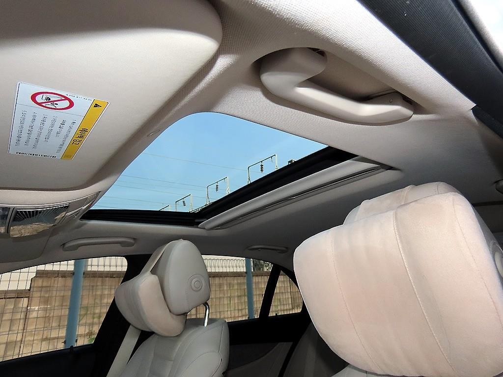 벤츠 E 클래스 E-클래스 W213 E200 아방가르드 이미지 17