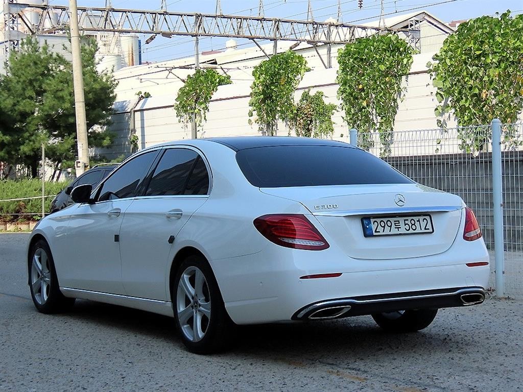 벤츠 E 클래스 E-클래스 W213 E200 아방가르드 이미지 3