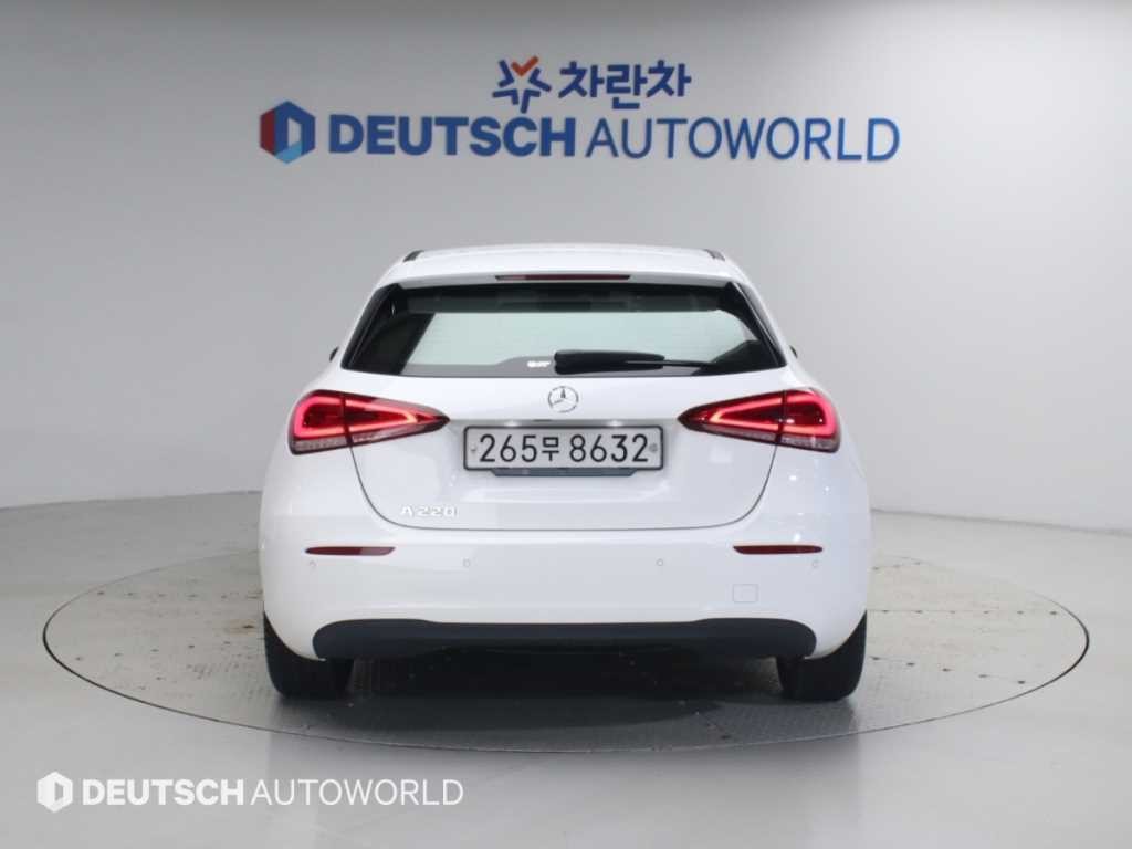 벤츠 A 클래스 A클래스 W177 A220 해치백 이미지 4