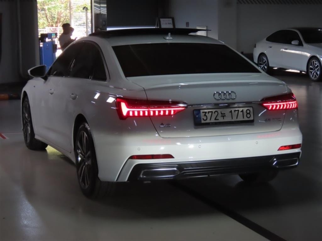 아우디 A6 A6 (C8) 45 TFSI 프리미엄 이미지 4