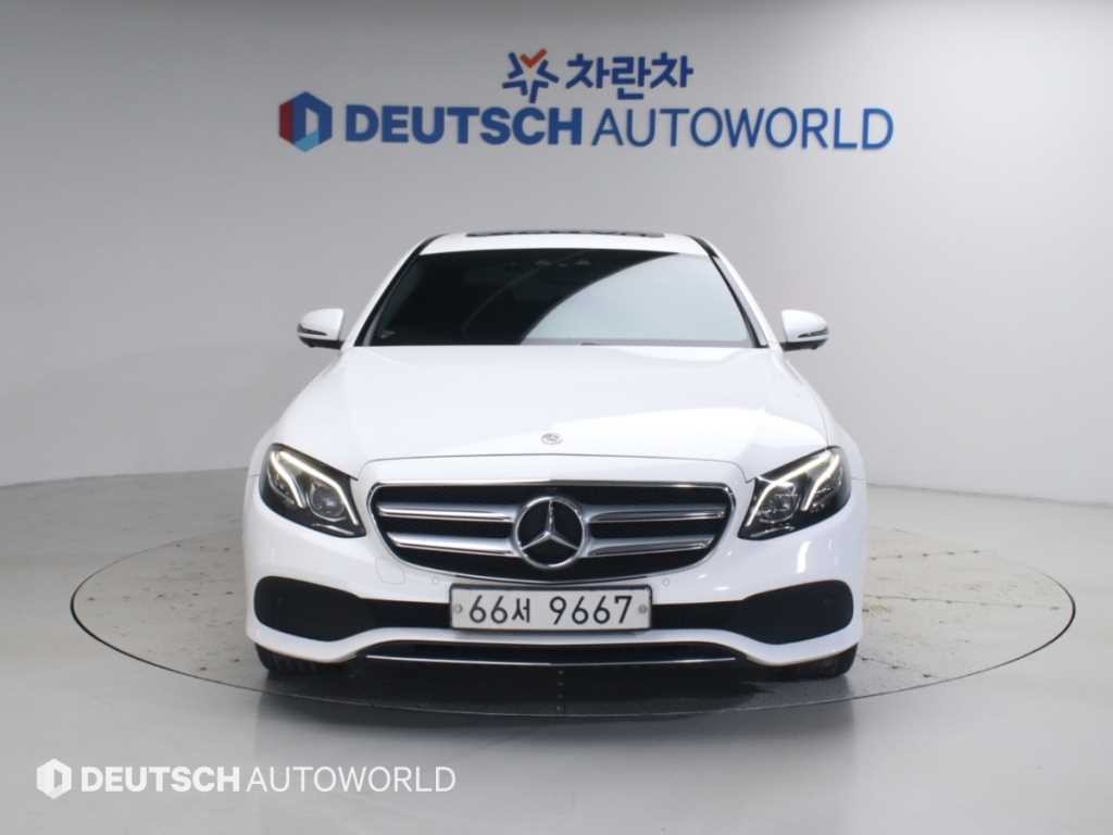 벤츠 E 클래스 E-클래스 W213 E300 4MATIC 아방가르드 이미지 1
