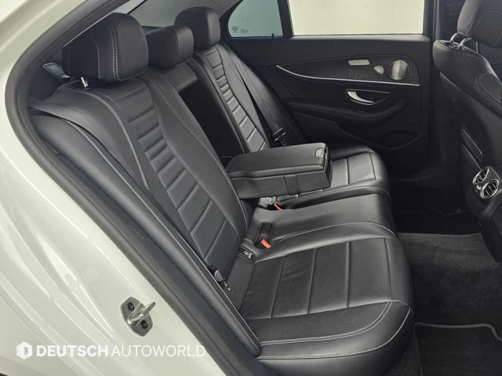 벤츠 E 클래스 E-클래스 W213 E300 4MATIC 아방가르드 이미지 12