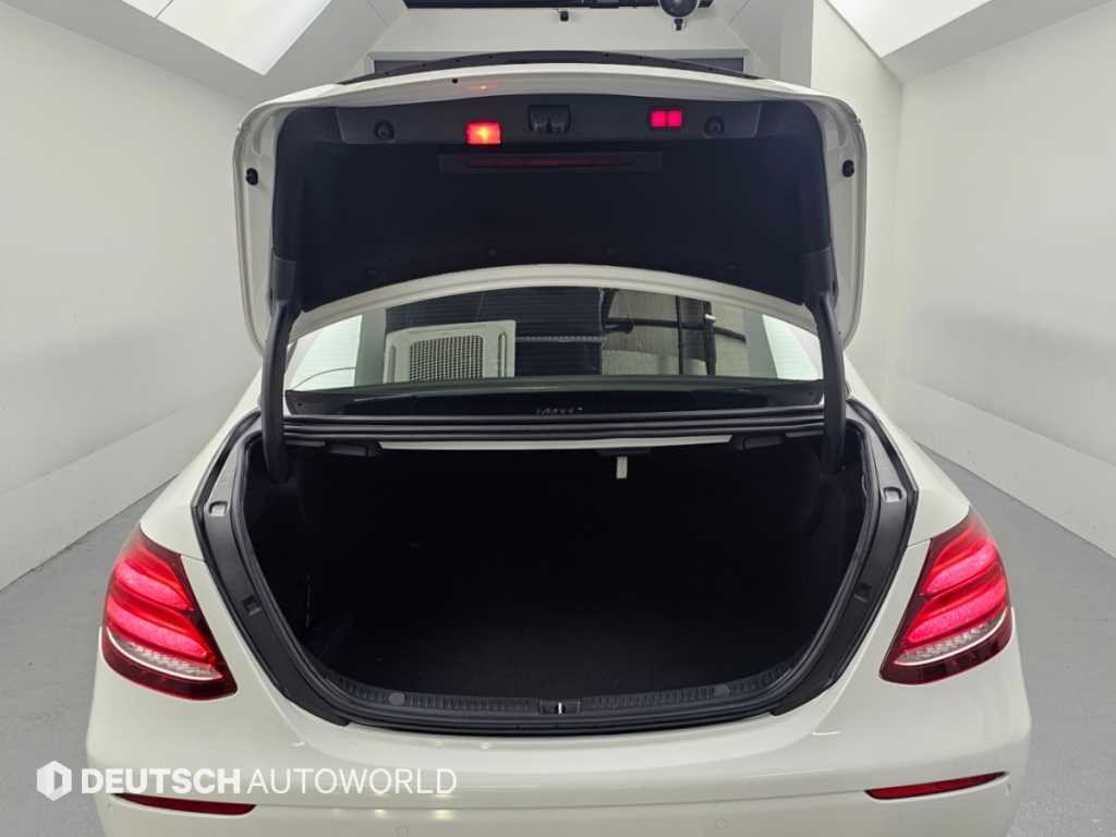 벤츠 E 클래스 E-클래스 W213 E300 4MATIC 아방가르드 이미지 19
