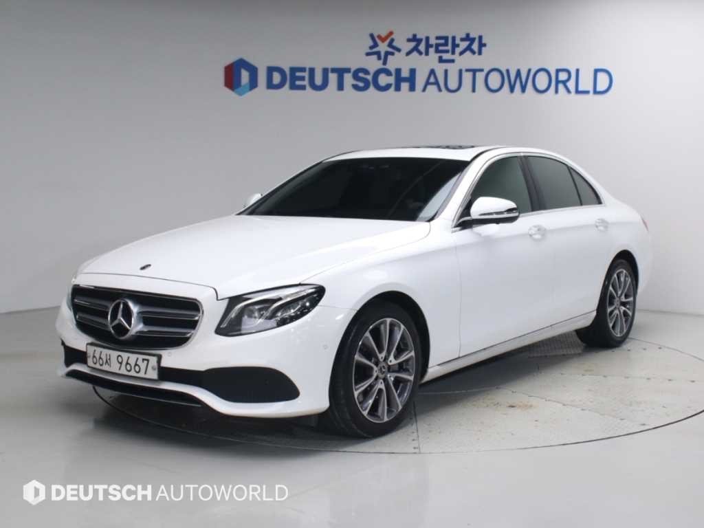 벤츠 E 클래스 E-클래스 W213 E300 4MATIC 아방가르드 이미지 2