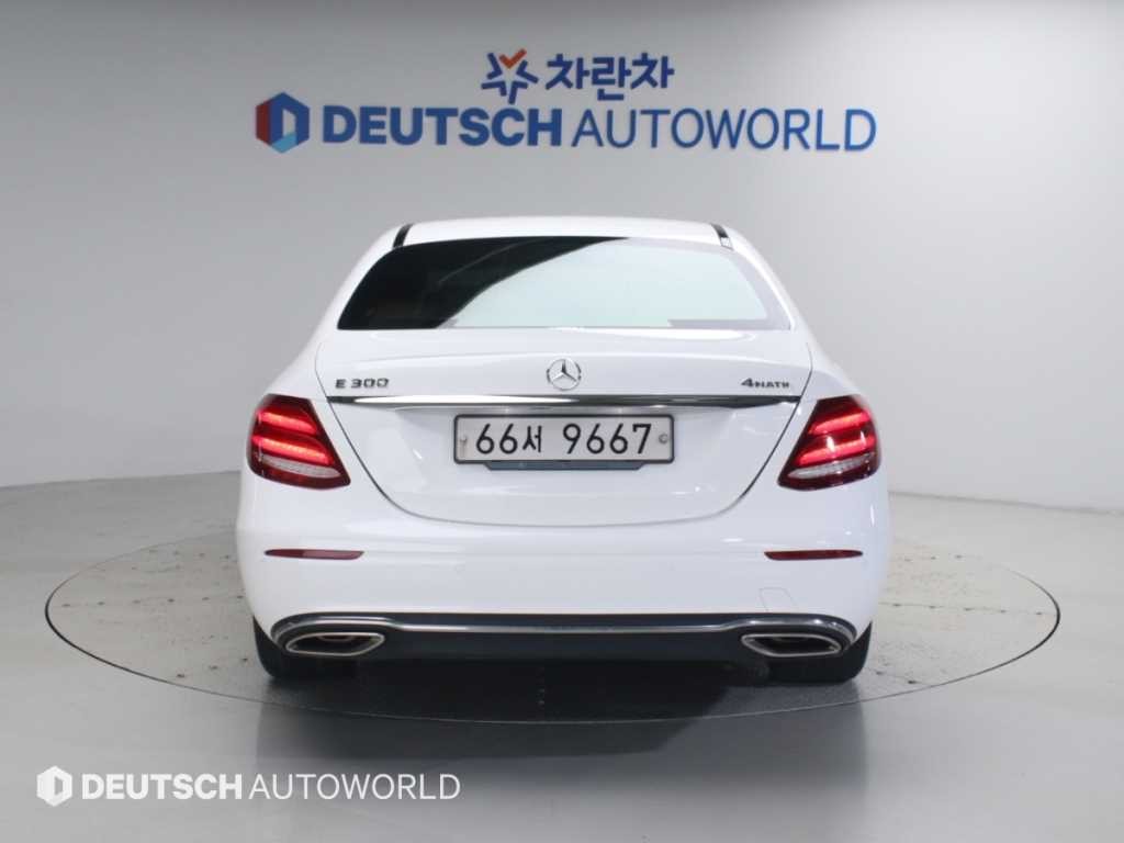 벤츠 E 클래스 E-클래스 W213 E300 4MATIC 아방가르드 이미지 3