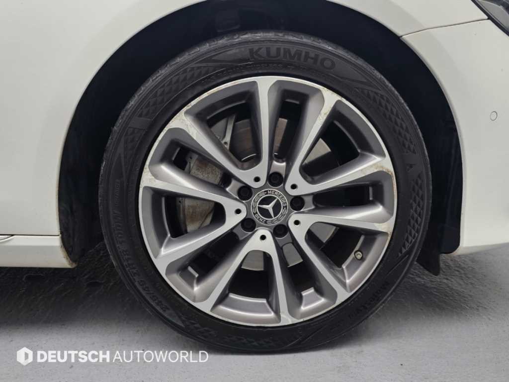 벤츠 E 클래스 E-클래스 W213 E300 4MATIC 아방가르드 이미지 6