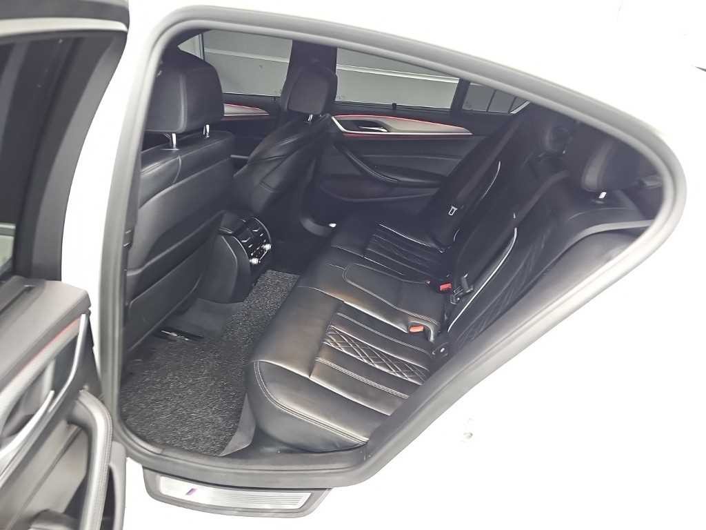 BMW 5시리즈 5시리즈 (G30) 520d M 스포츠 플러스 이미지 12