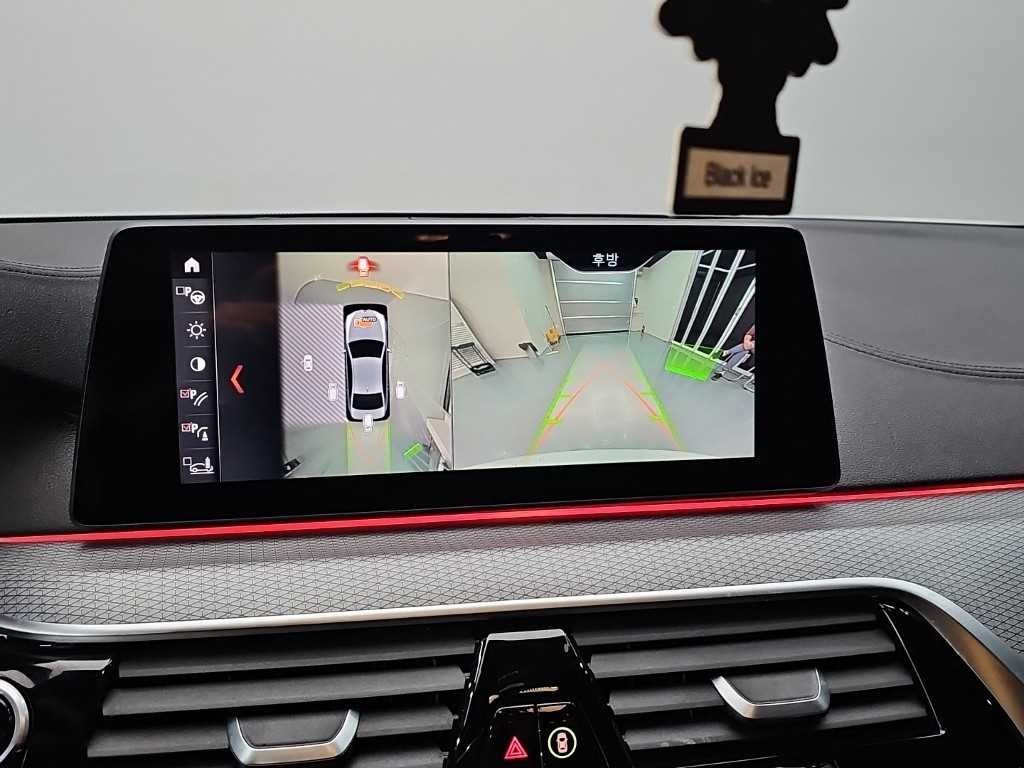 BMW 5시리즈 5시리즈 (G30) 520d M 스포츠 플러스 이미지 17