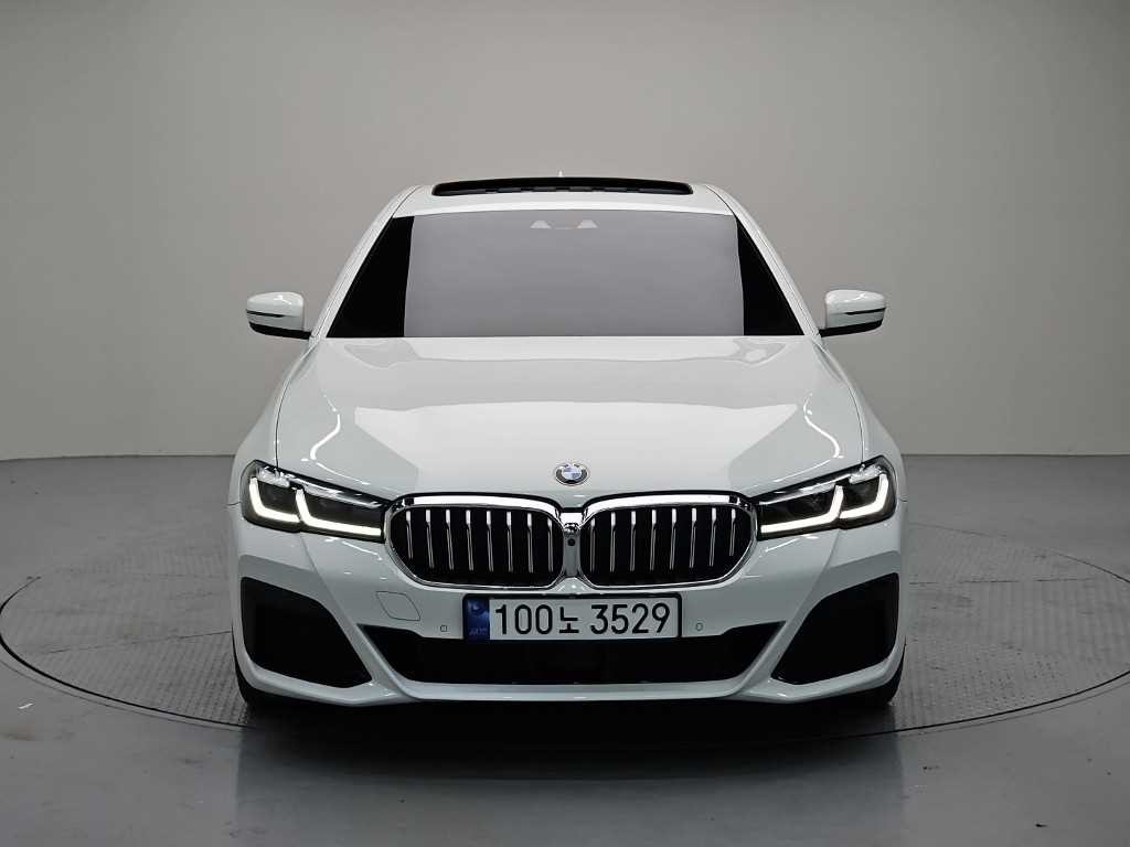 BMW 5시리즈 5시리즈 (G30) 520d M 스포츠 플러스 이미지 2