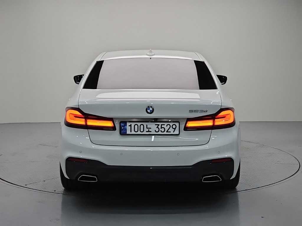 BMW 5시리즈 5시리즈 (G30) 520d M 스포츠 플러스 이미지 3