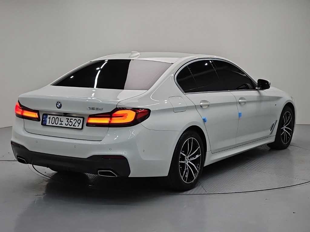 BMW 5시리즈 5시리즈 (G30) 520d M 스포츠 플러스 이미지 4