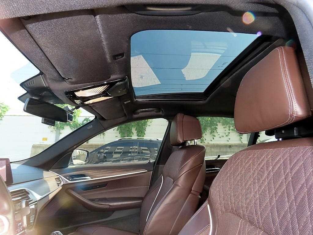 BMW 5시리즈 5시리즈 (G30) 530i M 스포츠 플러스 이미지 17