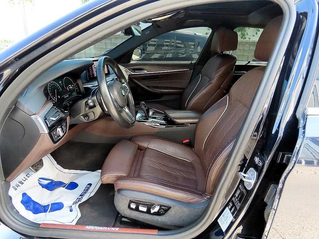 BMW 5시리즈 5시리즈 (G30) 530i M 스포츠 플러스 이미지 5