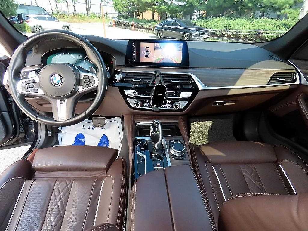 BMW 5시리즈 5시리즈 (G30) 530i M 스포츠 플러스 이미지 7