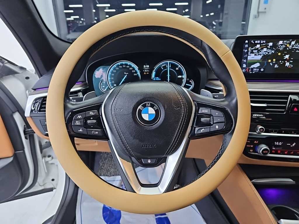 BMW 5시리즈 5시리즈 (G30) 520d M 스포츠 플러스 이미지 9