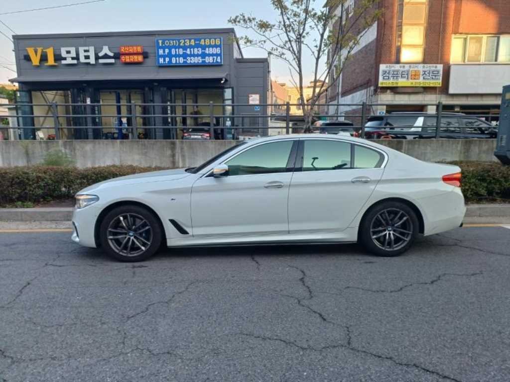 BMW 5시리즈 5시리즈 (G30) 530i xDrive M 스포츠 플러스 이미지 3