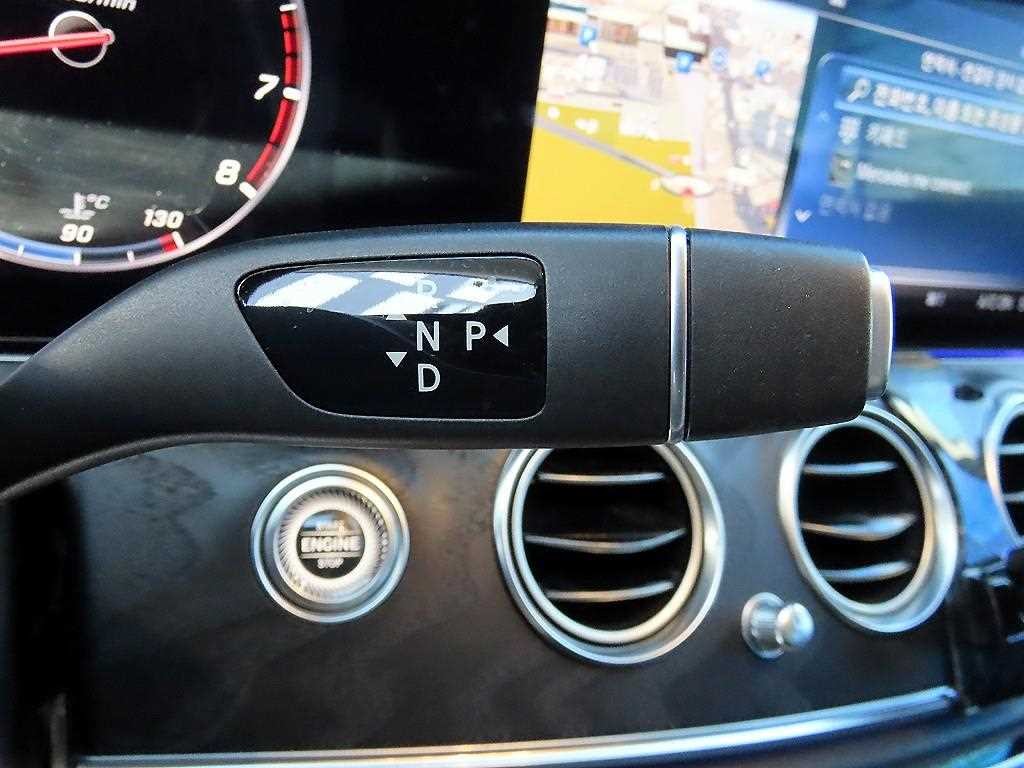 벤츠 E 클래스 E-클래스 W213 E300 4MATIC 아방가르드 이미지 11