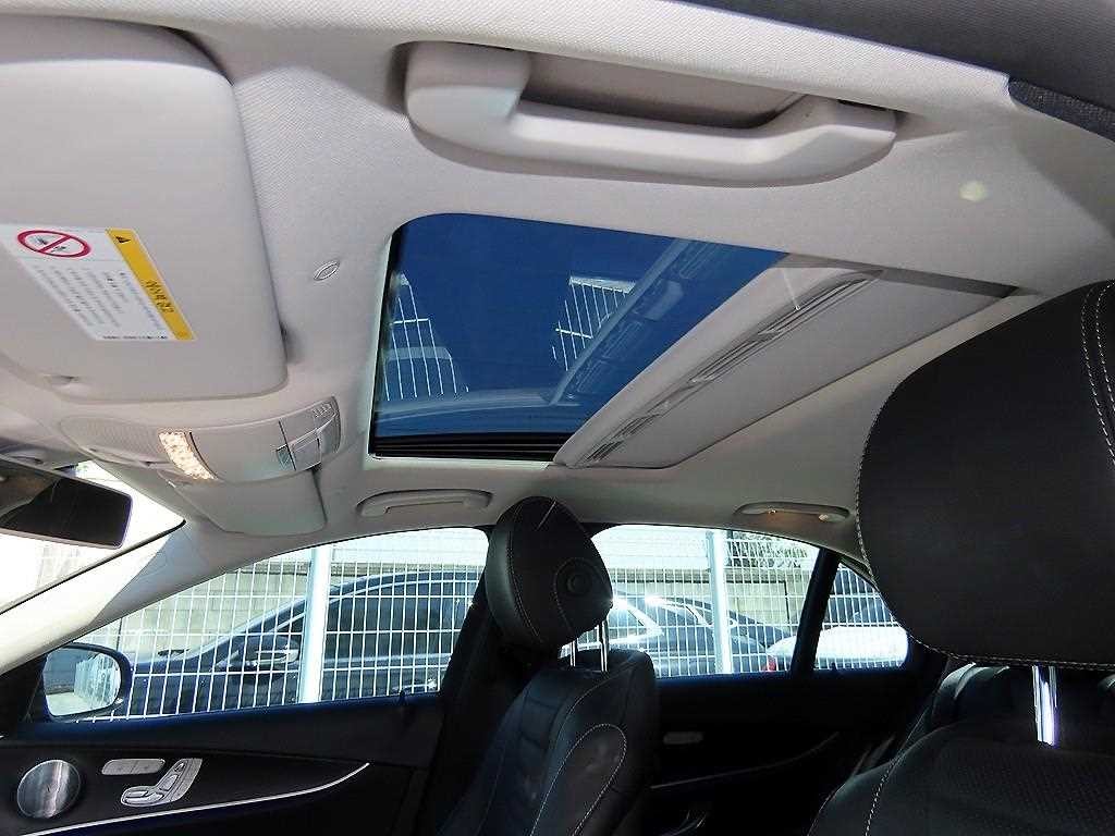 벤츠 E 클래스 E-클래스 W213 E300 4MATIC 아방가르드 이미지 16