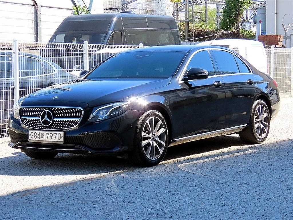 벤츠 E 클래스 E-클래스 W213 E300 4MATIC 아방가르드 이미지 2
