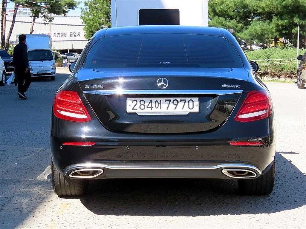 벤츠 E 클래스 E-클래스 W213 E300 4MATIC 아방가르드 이미지 4