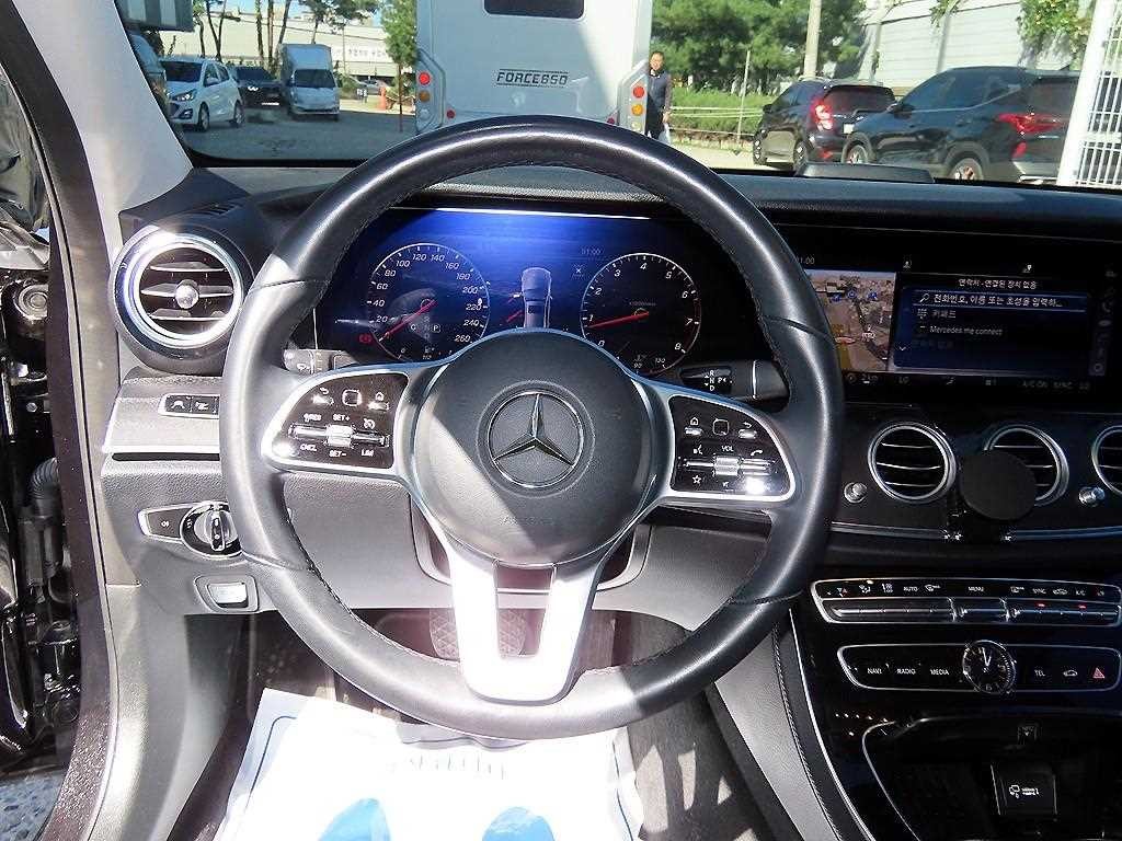 벤츠 E 클래스 E-클래스 W213 E300 4MATIC 아방가르드 이미지 8